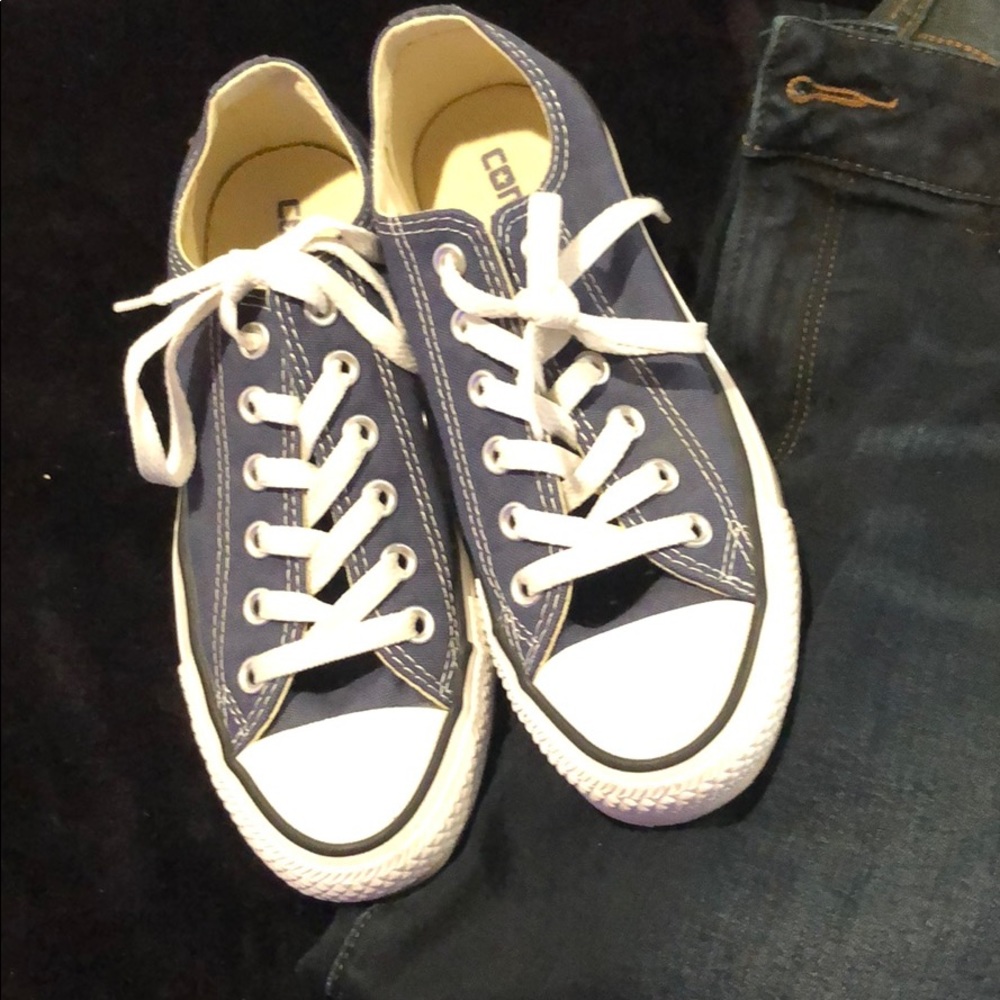 🚫🚫SOLD🚫🚫 EUC BLUE CONVERSE ALL STAR🌺🌴